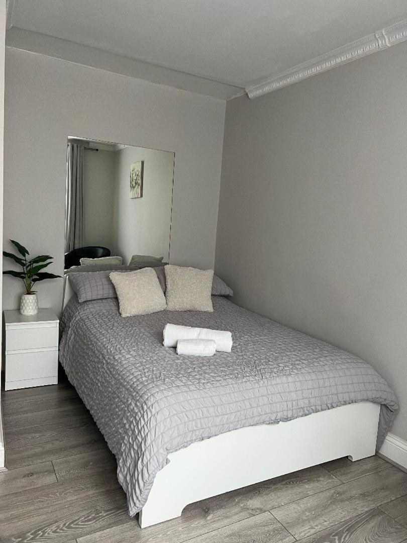 London Property Apartments For Up To 6, Next To Big Ben & London Eye Exteriör bild