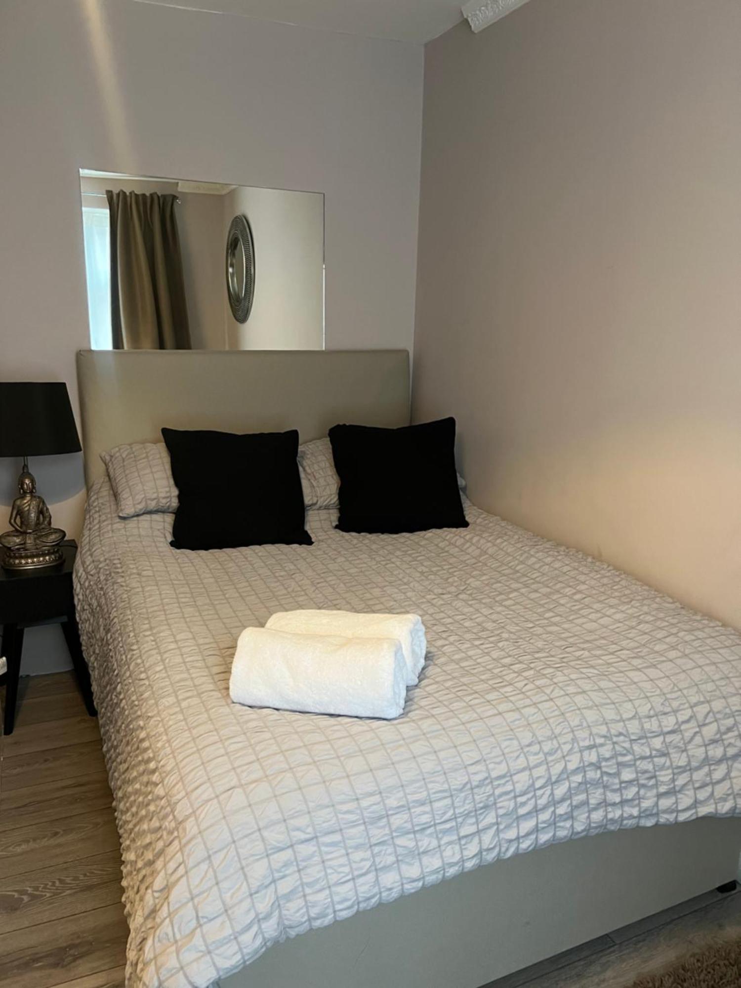 London Property Apartments For Up To 6, Next To Big Ben & London Eye Exteriör bild